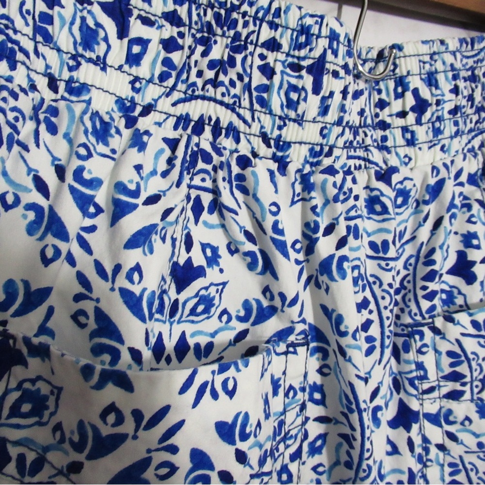 Maeve by Anthropologie Wide Leg Cropped Blue and White Printed Pants Size Small - Picture 5 of 17